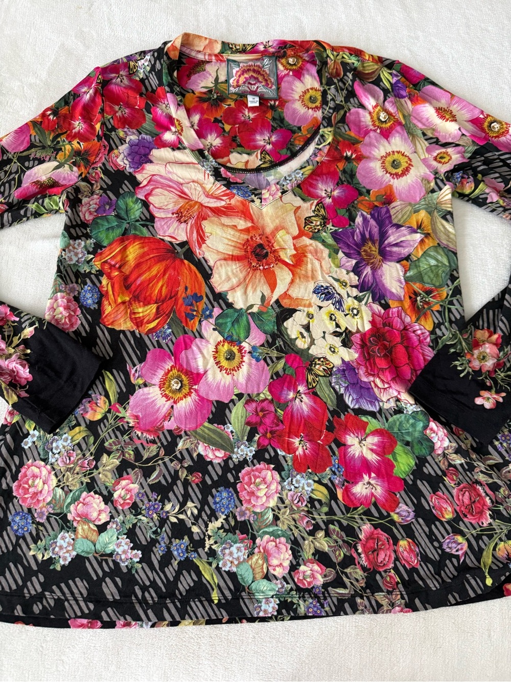 Johnny Was Rosey Rain V-Neck Swing T-Shirt Size Medium Floral Long Sleeve D89